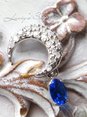 画像3:  宝石アウイナイトが揺れるお月さまペンダントトップ