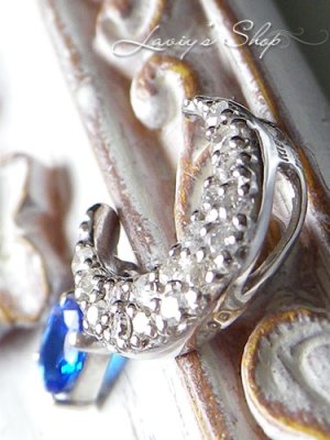 画像4:  宝石アウイナイトが揺れるお月さまペンダントトップ