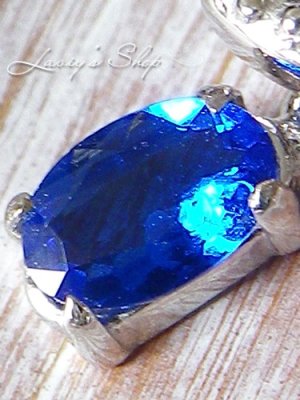 画像7:  宝石アウイナイトが揺れるお月さまペンダントトップ