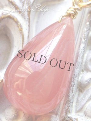 角度によりストラクチャーが見える粒もございます。