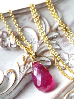 画像6: ラスト！カット入り雫ルビーの1粒ネックレス(アーモンド)