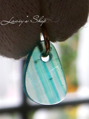 光にかざした様子です。