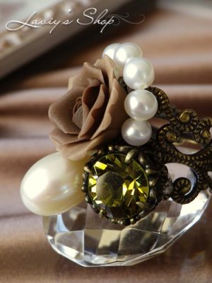 画像2: クラシカルローズと上質パールのアンティークデザインリング