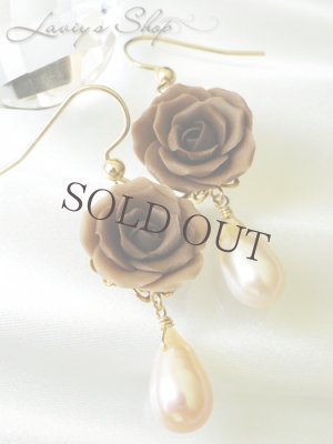 画像3: クラシカルローズと上質パールのピアス