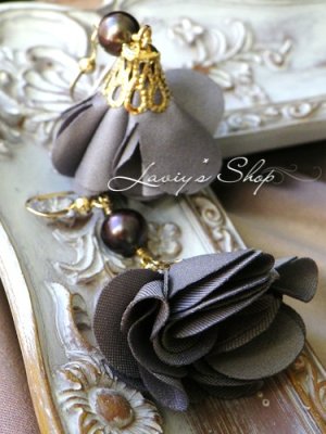 画像4: アコヤ真珠とフラワータッセルのピアス(ブラック)