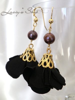 画像5: アコヤ真珠とフラワータッセルのピアス(ブラック)