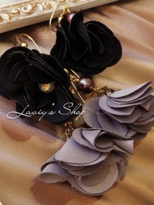 画像2: アコヤ真珠とフラワータッセルのピアス(ブラック)