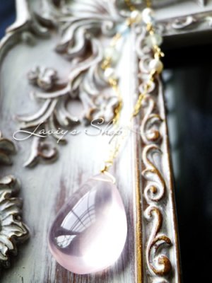 画像7: マダガスカル産ローズクォーツと小粒Gemのネックレス(アーモンド)