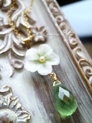 画像4: 潤いプレナイトと小花のネックレス