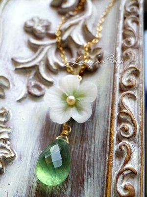 画像5: 潤いプレナイトと小花のネックレス
