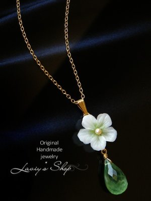 画像2: 潤いプレナイトと小花のネックレス