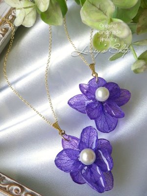 画像1: Real flower accessory*紫陽花とアコヤ真珠のネックレス