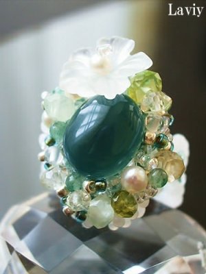画像1: グリーンカルセドニーと水晶花のリング