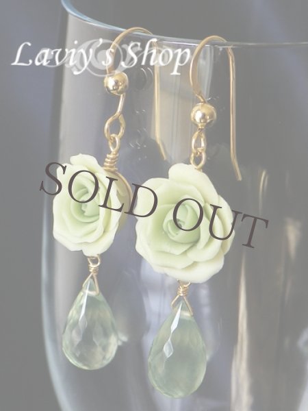 画像4: 潤いプレナイトとグリーンローズのピアス (4)