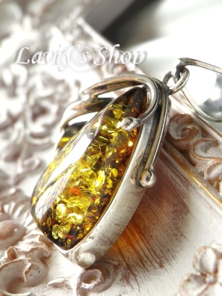 画像6: 大粒バルティックアンバー(琥珀)のペンダントトップ(ゴールデン) (6)