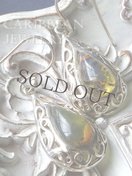 画像2: 高品質ブルーアンバーの装飾枠ピアス (2)