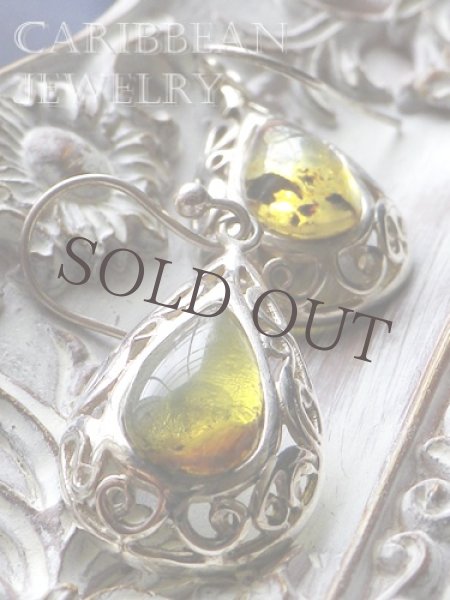 画像4: 高品質ブルーアンバーの装飾枠ピアス (4)