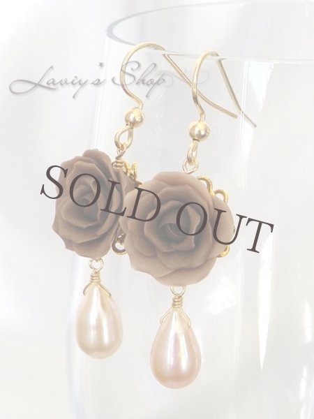 画像7: クラシカルローズと上質パールのピアス (7)