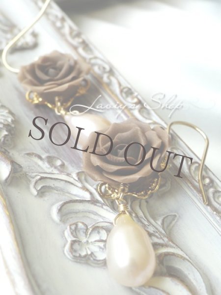 画像6: クラシカルローズと上質パールのピアス (6)