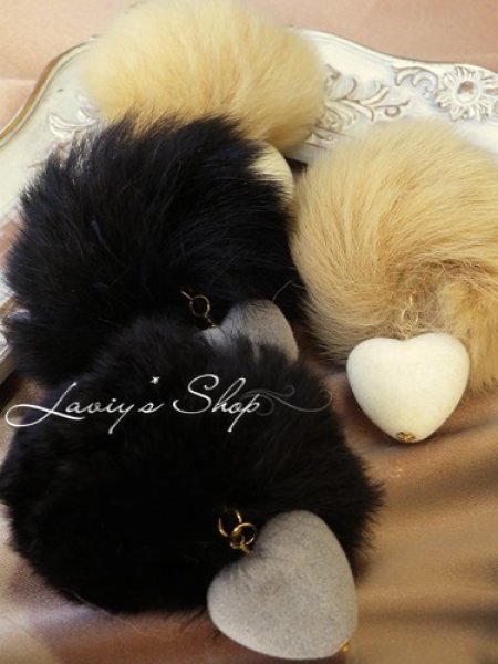 画像2: ラビットファーとベロアチャームのピアス (2)