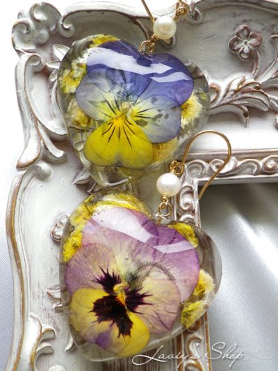 画像1: Real flower accessory*ビオラのハートモチーフピアス
