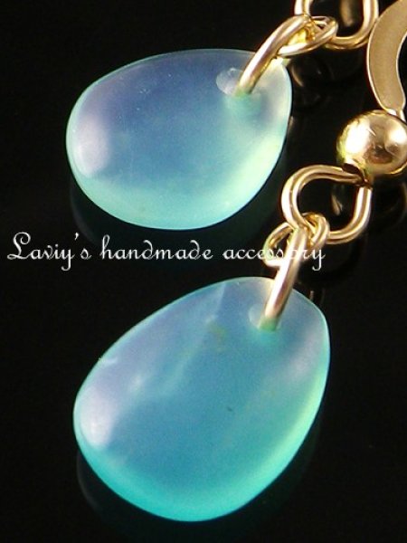 画像4: ジェリーブルーオパールのシンプルピアス (4)